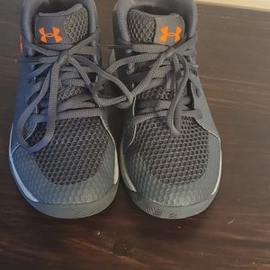 Boy's Under Armour high top sneakers size 12
